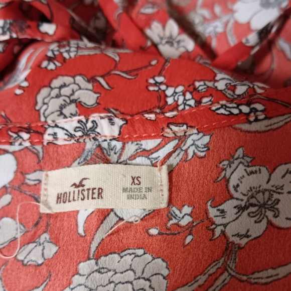 Hollister XS Red Flowy Floral Top - Picture 7 of 9